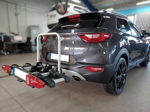 Kia Stonic Anhängerkupplung mit Fahrradträger Auto Till München